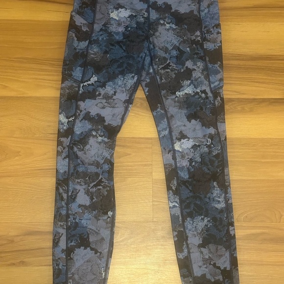 Lululemon Athletica Black and Cream Leggings - Picture 1 of 6